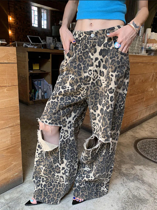 Jeans rasgados de pierna recta y cintura alta con estampado de leopardo vintage