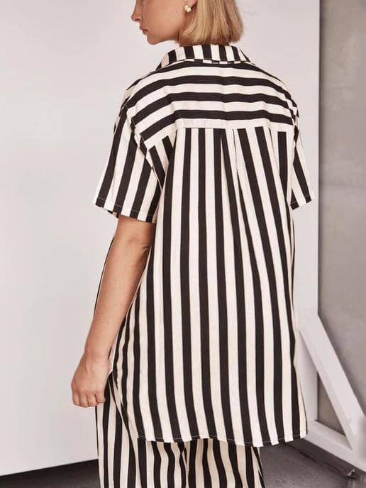 Conjunto de pantalones de pierna ancha sueltos a rayas casuales de resort