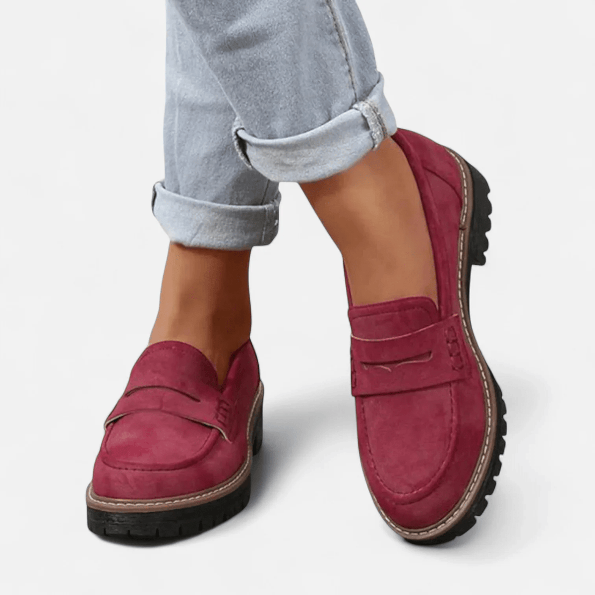 Sofía | Mocasín negro con suela track