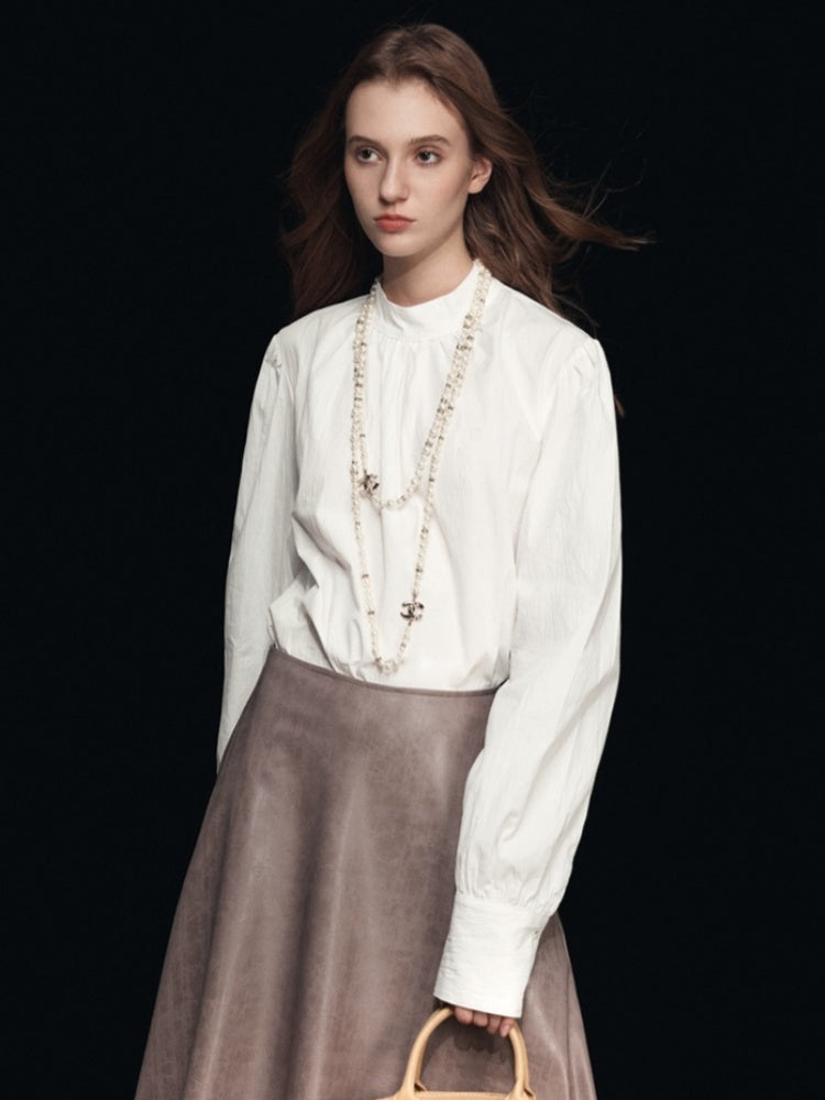 Blusa con mangas abullonadas y cuello simulado