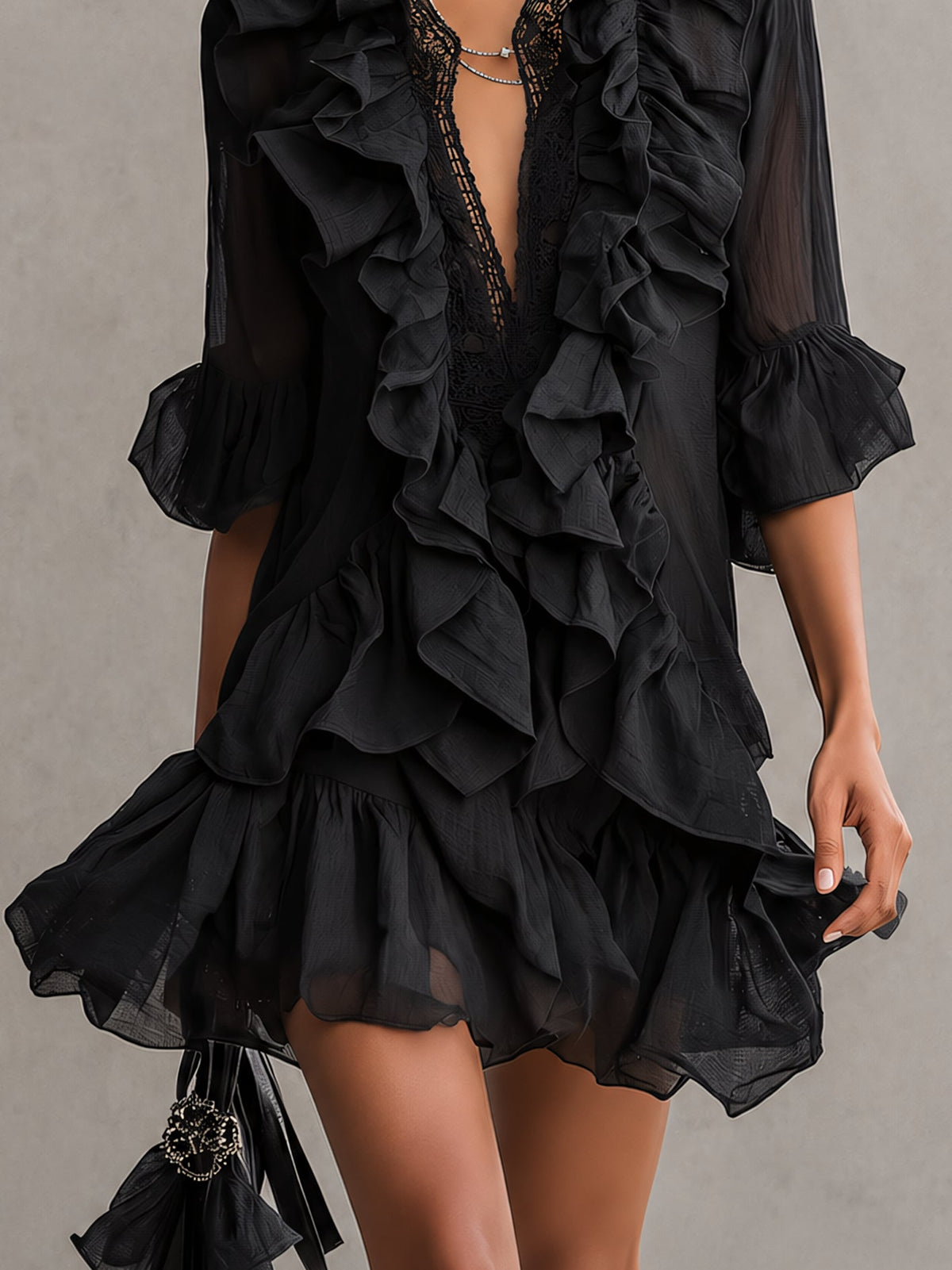 Vestido corto de encaje de gasa con volantes