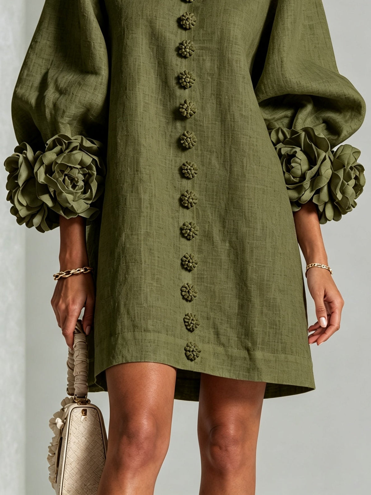 Vestido corto con puños abotonados y estampado floral