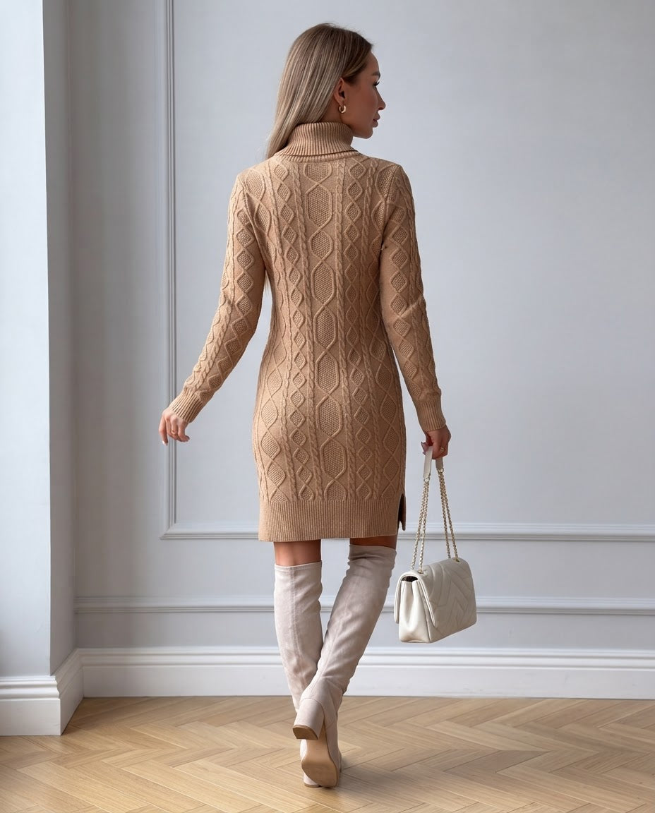 Vestido corto de punto trenzado con cuello alto