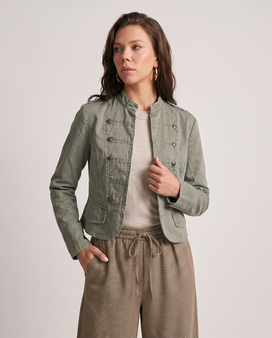 Chaqueta corta lavada con doble botonadura