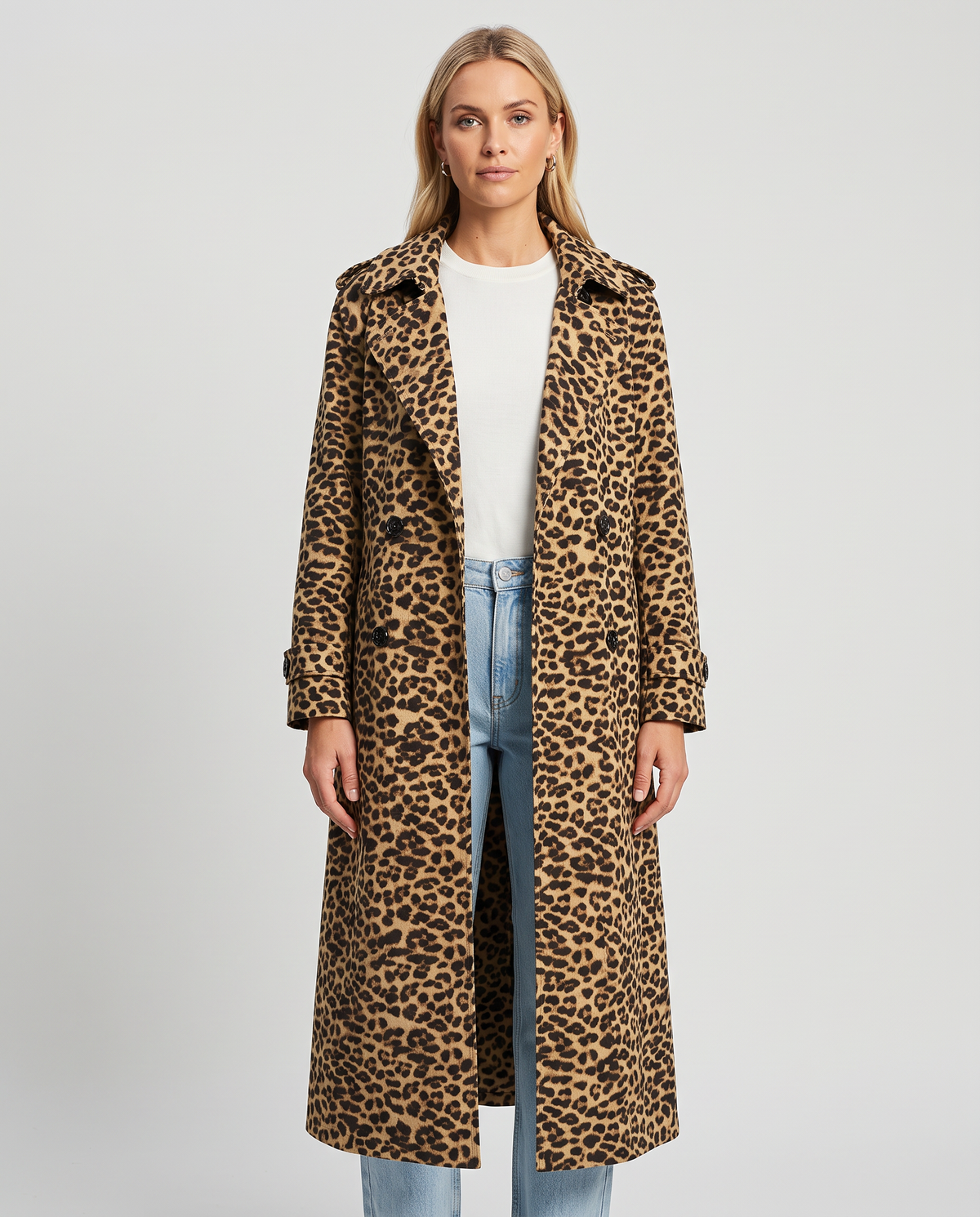 Trench largo con solapas de estampado de leopardo