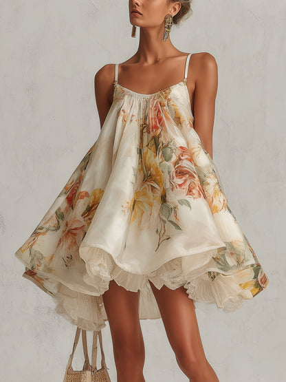 Vestido corto de organza beige con flores