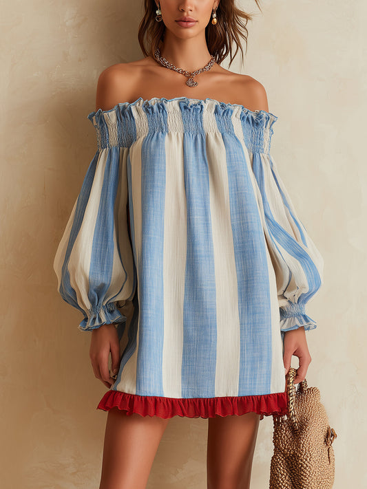 Vestido corto a rayas con dobladillo contrastante