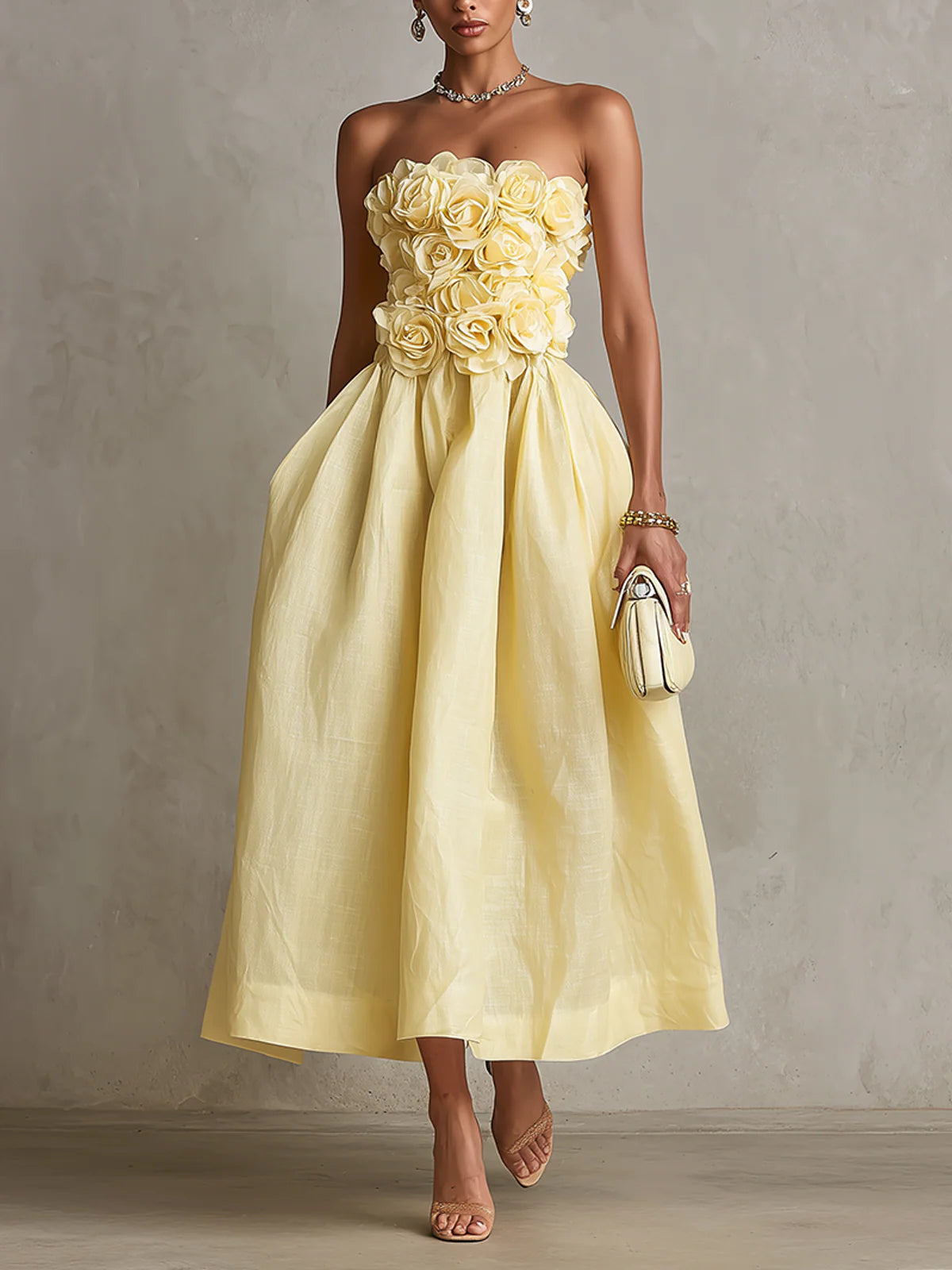 Vestido midi amarillo sin tirantes con flor 3D