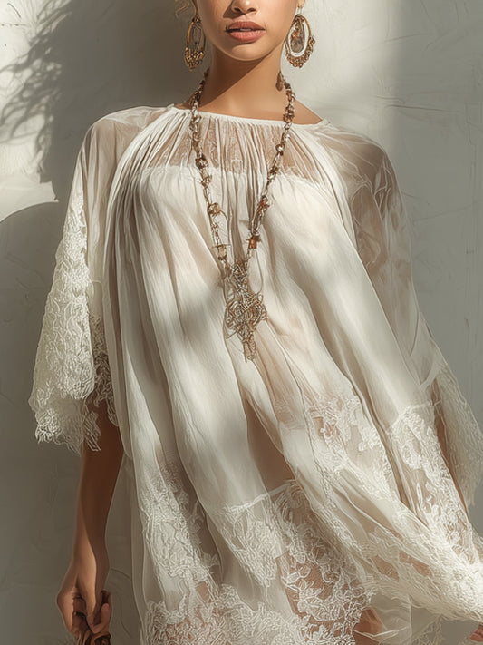 Vestido mini de gasa con paneles de encaje blanco