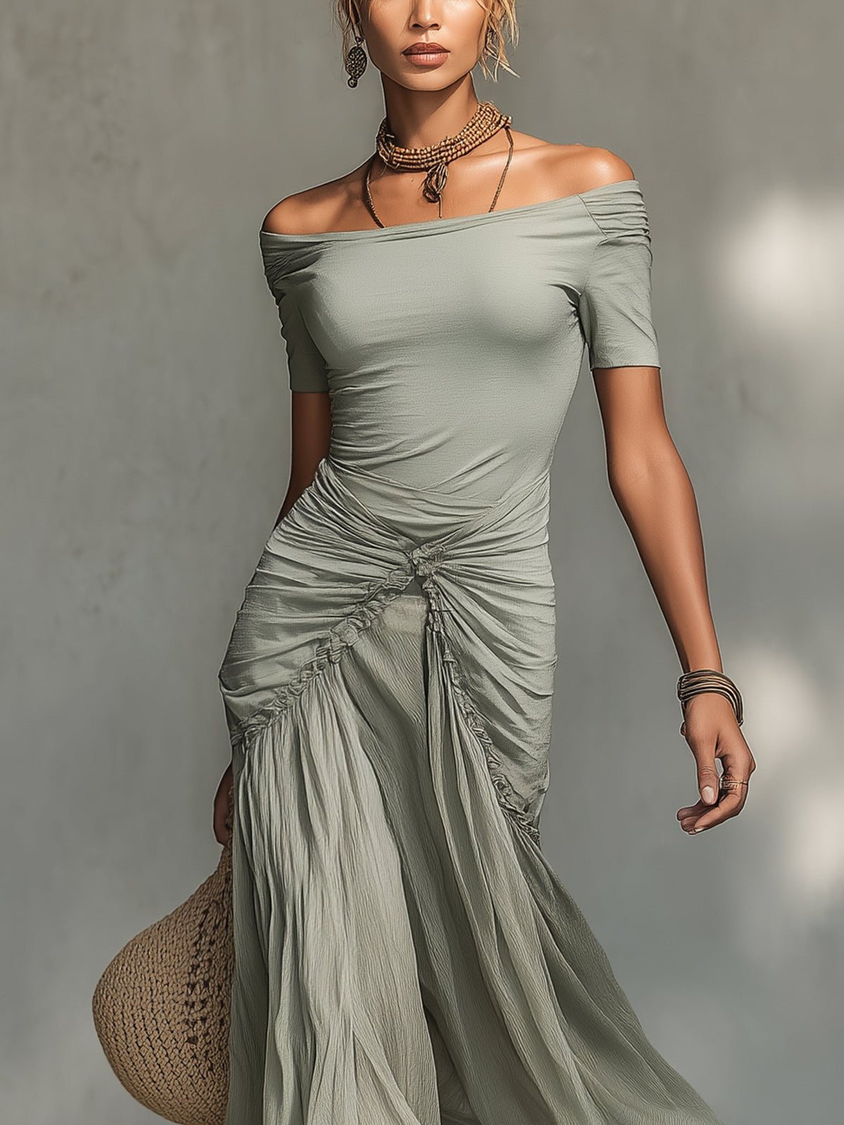 Vestido maxi gris de tela elástica y gasa