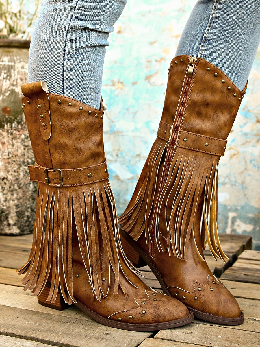 Botas de caballero con cinturón de tachuelas y borlas retro