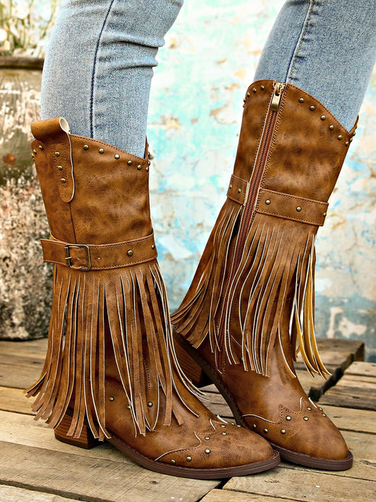 Botas de caballero con cinturón de tachuelas y borlas retro