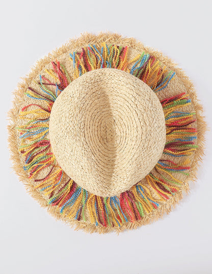 Sombrero de paja con borlas de cuerda de algodón colorida
