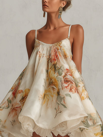 Vestido corto de organza beige con flores