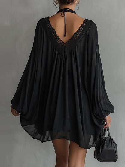 Vestido corto negro de encaje con espalda descubierta