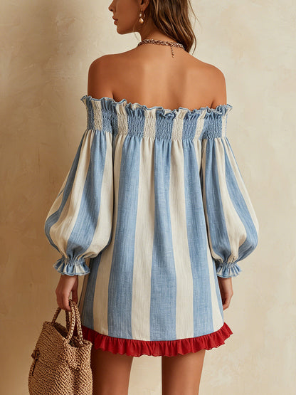 Vestido corto a rayas con dobladillo contrastante