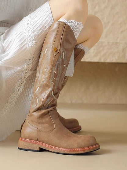 Botas largas marrones con cremallera trasera bordada