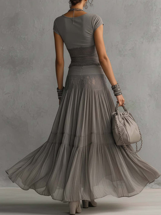 Conjunto de blusa gris con paneles de encaje y falda larga plisada