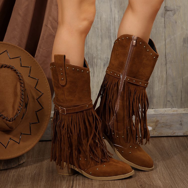Botas de caballero con cinturón de tachuelas y borlas retro