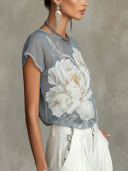 Blusa azul de gasa con estampado floral