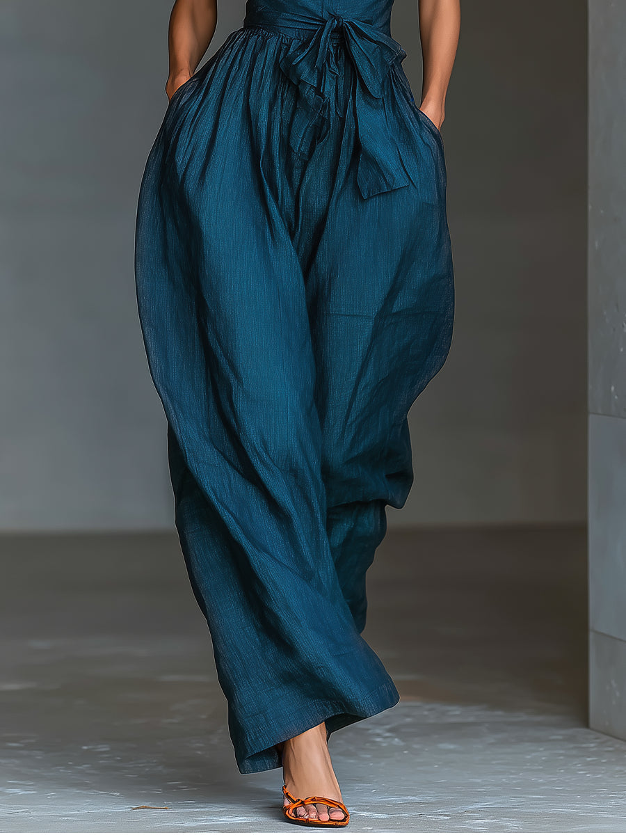 Mono de lino azul marino con espalda cruzada y pantalones anchos