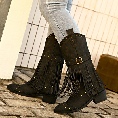 Botas de caballero con cinturón de tachuelas y borlas retro
