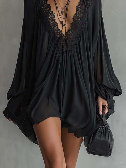 Vestido corto negro de encaje con espalda descubierta