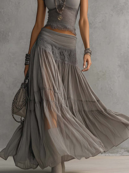 Conjunto de blusa gris con paneles de encaje y falda larga plisada