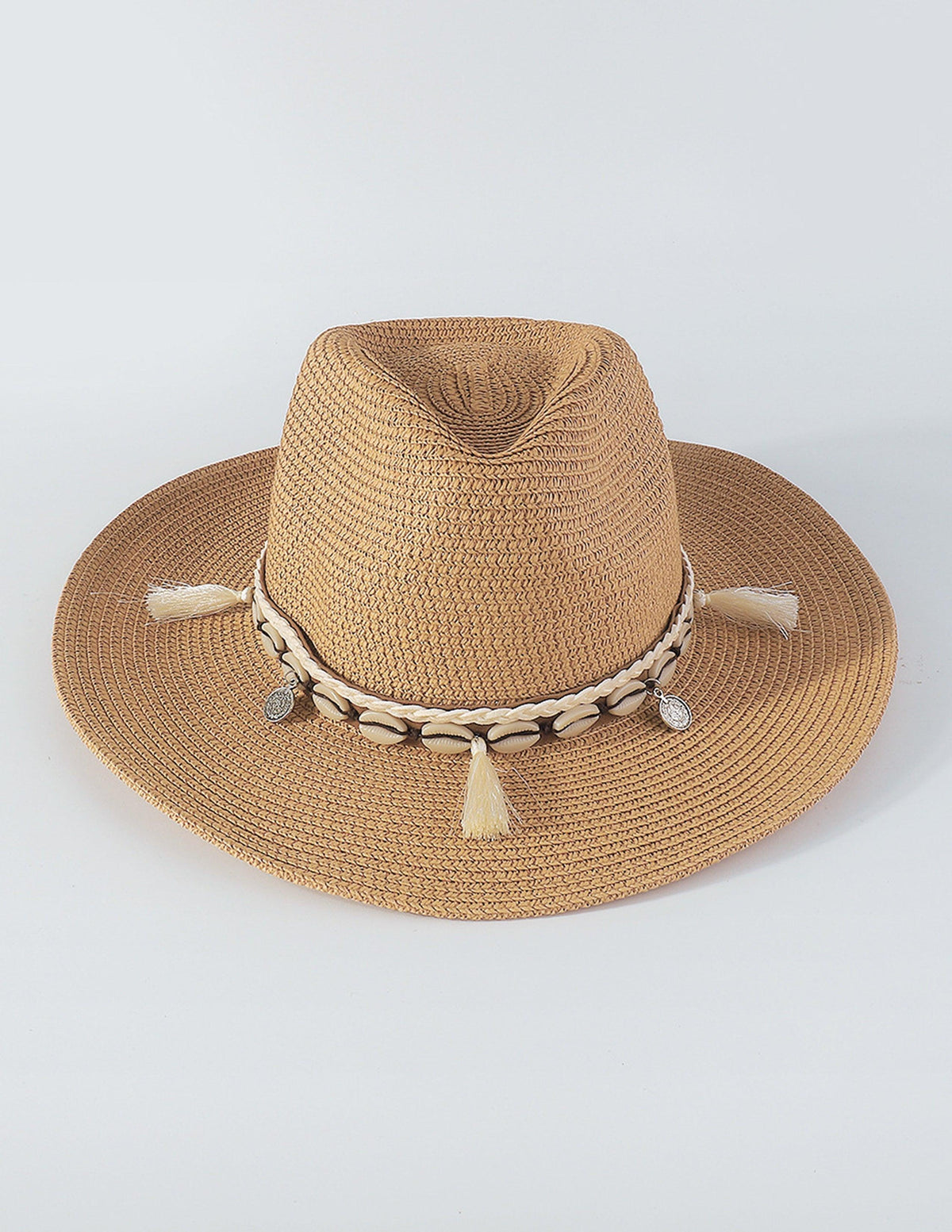 Sombrero de paja con borlas de conchas