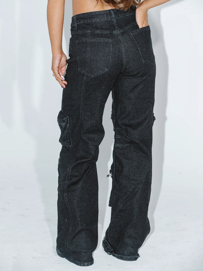 Jeans cargo con strass recortados