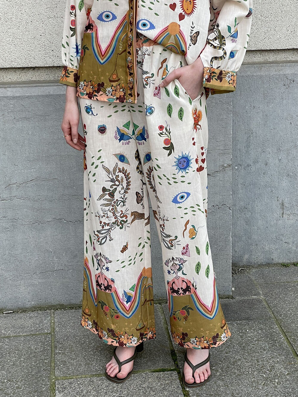 Características Conjunto De Pantalones Con Cintura Elástica Suelta Y Estampado Étnico