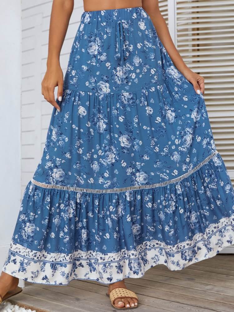 Falda azul con detalle de ojales y cintura alta