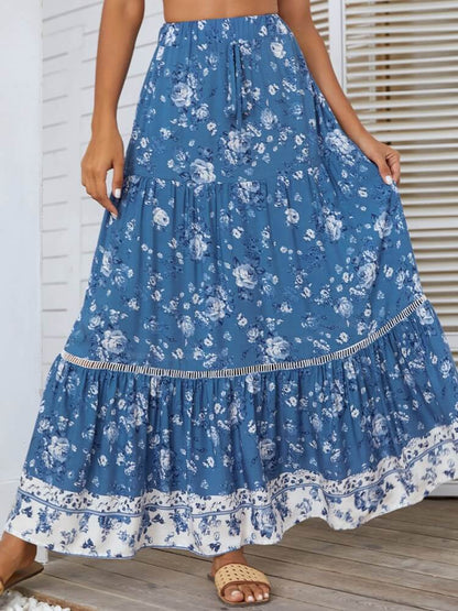 Falda azul con detalle de ojales y cintura alta