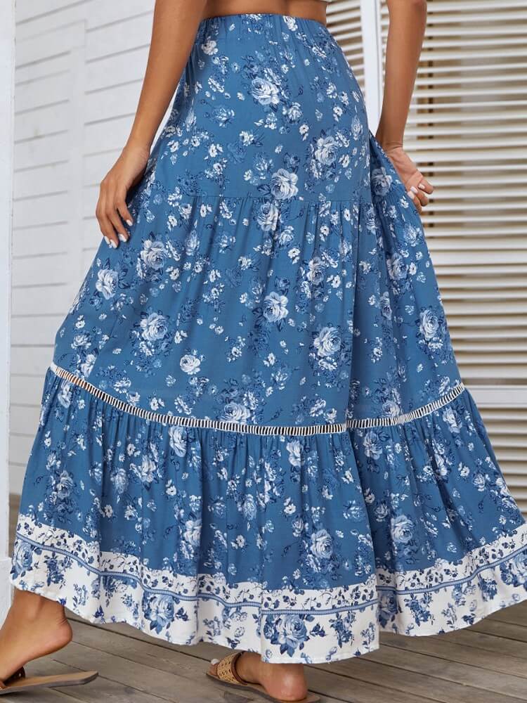 Falda azul con detalle de ojales y cintura alta