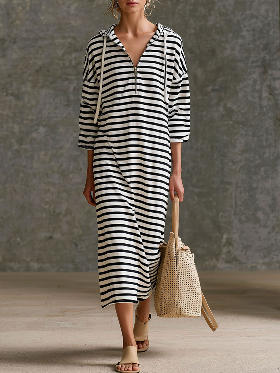 Vestido midi a rayas con capucha y media cremallera