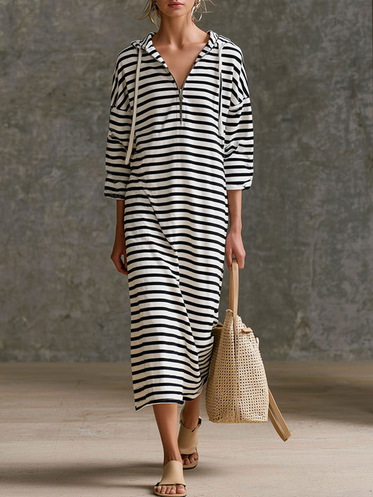 Vestido midi a rayas con capucha y media cremallera