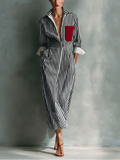 Vestido camisa a rayas azul y blanco de mezcla de algodón con bolsillo rojo en el pecho
