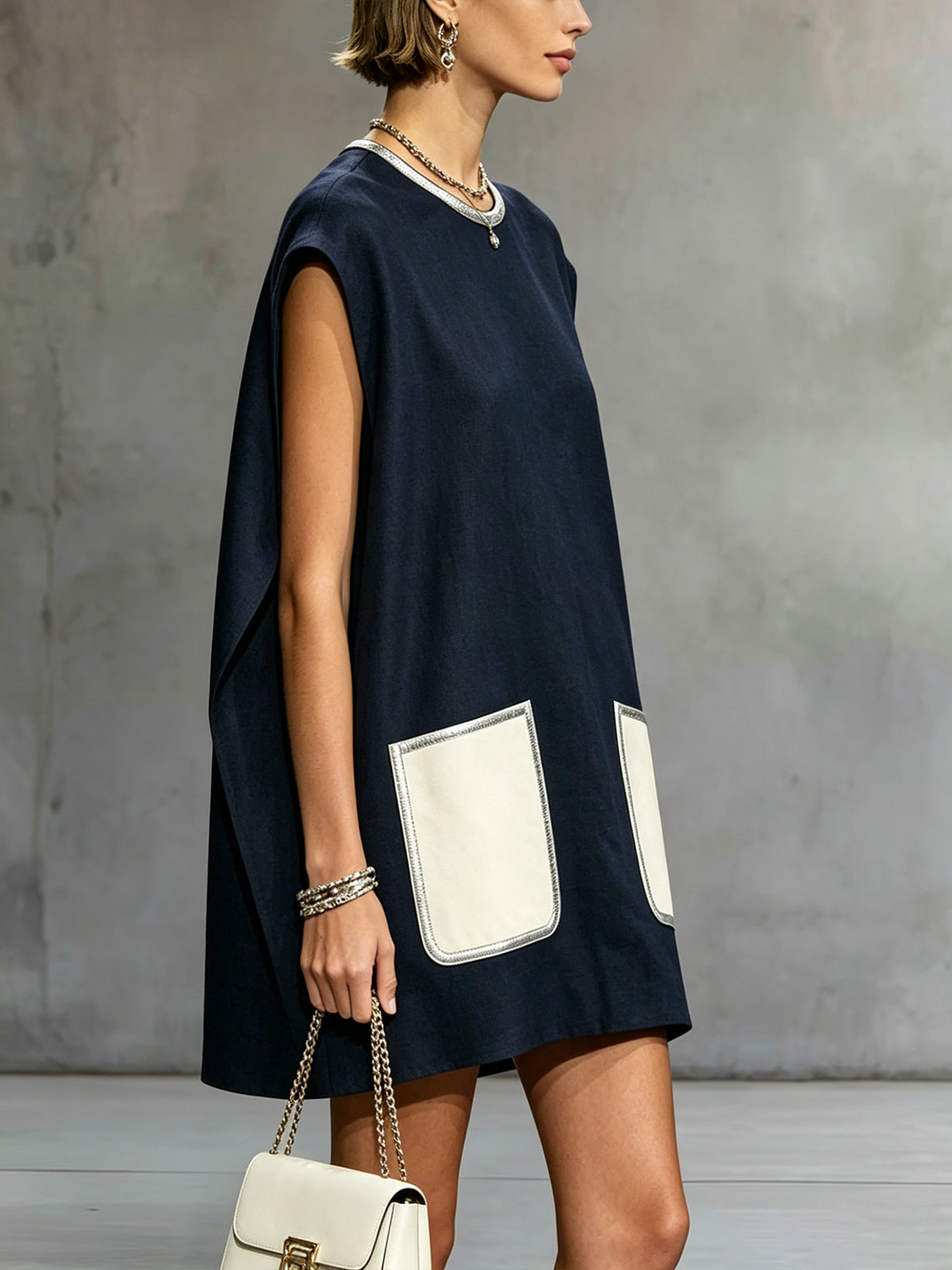 Vestido mini sin mangas azul marino con bolsillos parche en contraste