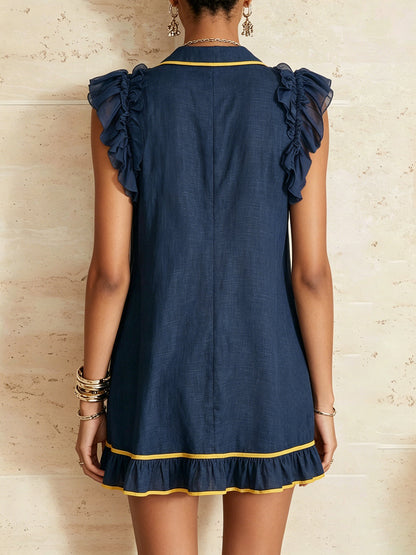 Vestido corto con volantes y ribete en contraste