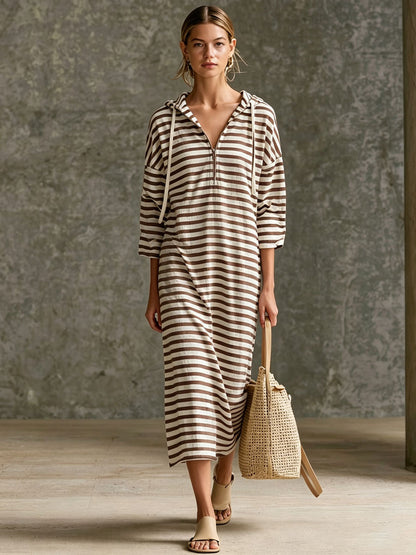 Vestido midi a rayas con capucha y media cremallera