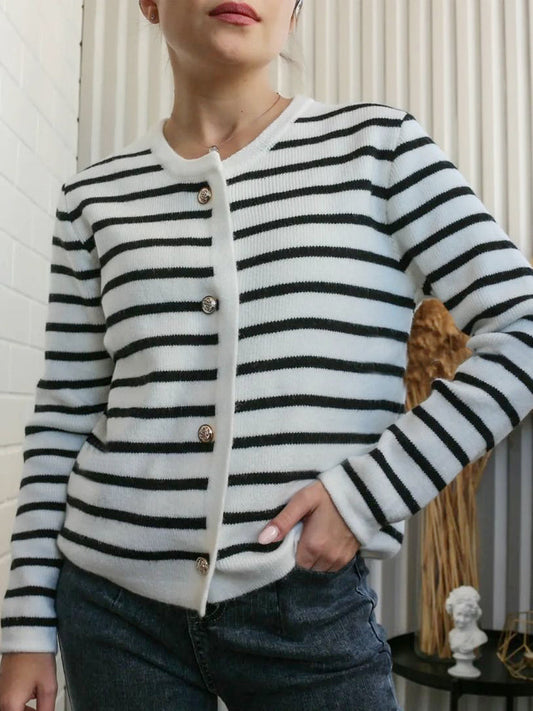 Conjunto casual de suéter tipo cárdigan de punto a rayas con cuello redondo