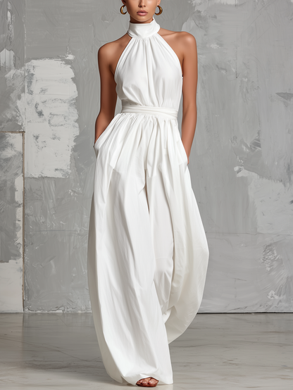 Elegante mono blanco tejido sin mangas con cuello halter
