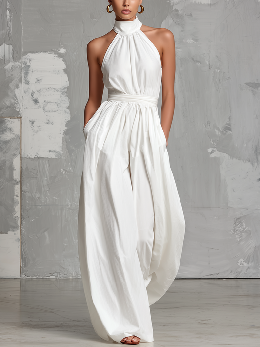 Elegante mono blanco tejido sin mangas con cuello halter