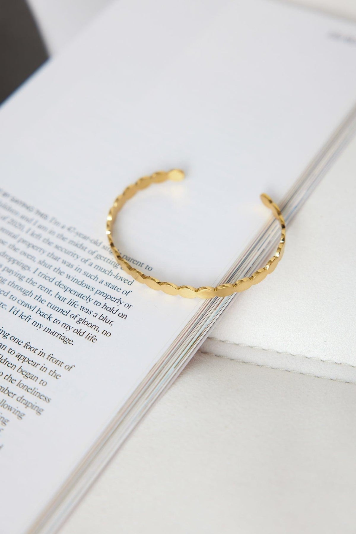Pulsera Afrodita chapada en oro de 18k oro