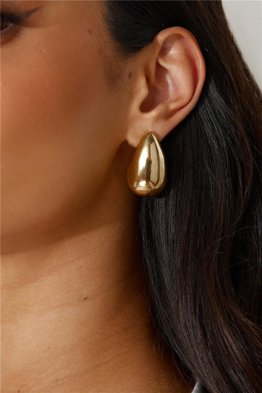 Pendientes de fechas nocturnas chapados en oro de 18k