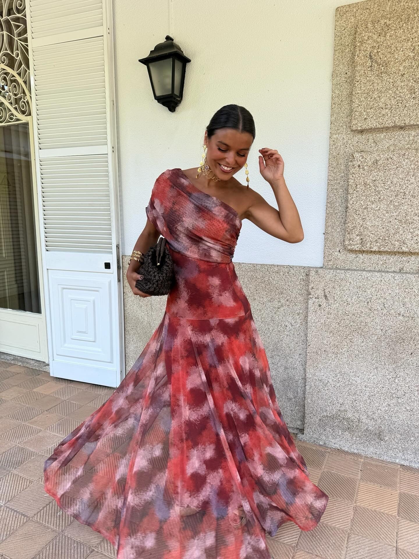 Vestido Largo Hombro Descubierto con Estampado Acuarela