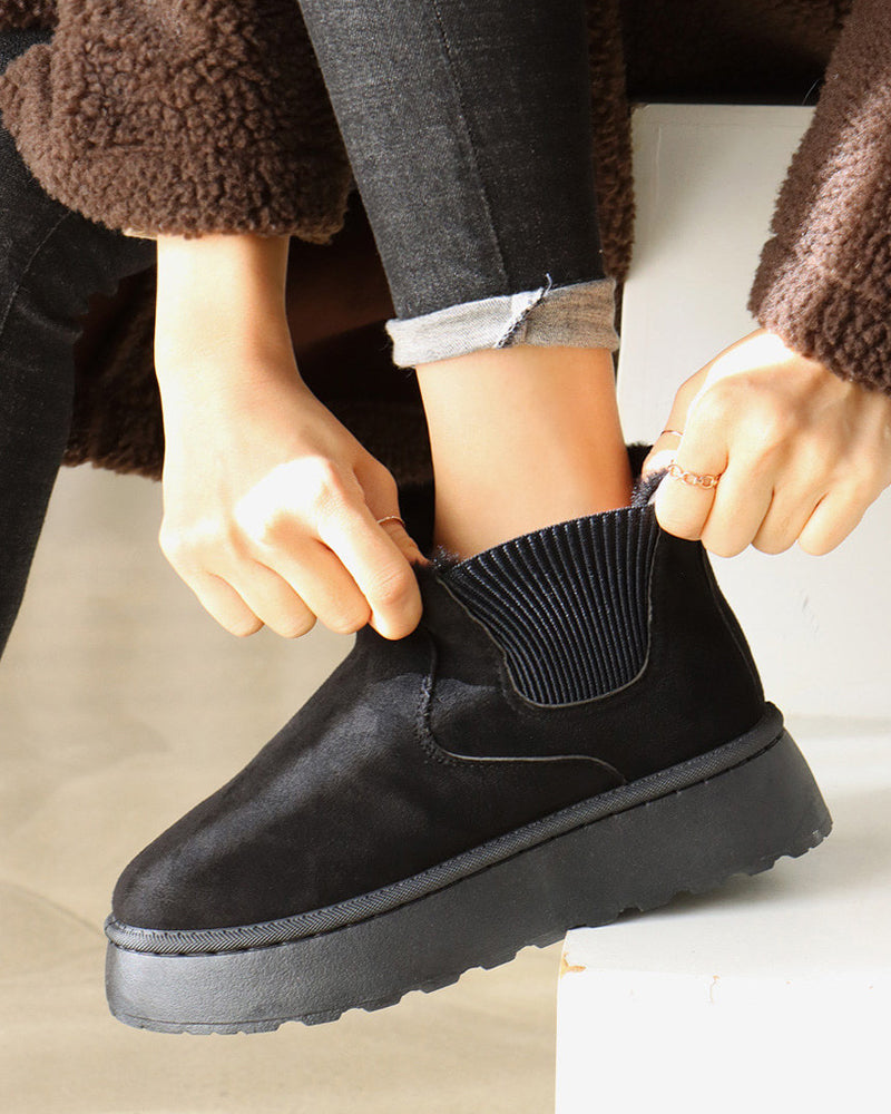 Botas de nieve de color uniforme con suela gruesa y robusta – calor, tracción y estilo en la nieve