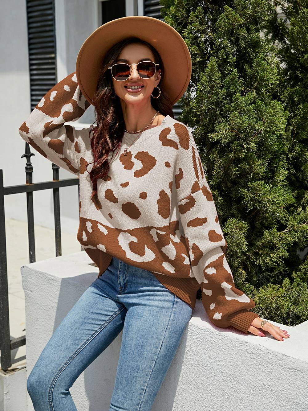 Suéter de punto con cuello redondo y estampado de leopardo elegante