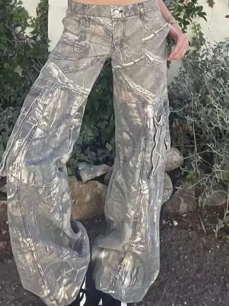 Pantalones cargo de cintura baja con camuflaje