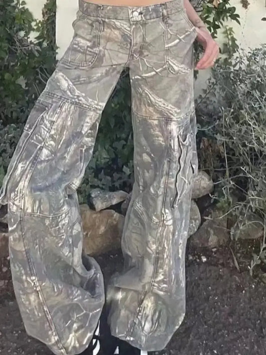Pantalones cargo de cintura baja con camuflaje